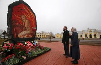 В Тихвине установили памятник погибшим при эвакуации детям блокадного Ленинграда