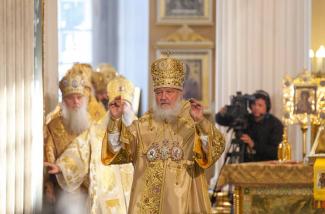 Патриаршее богослужение в день перенесения мощей святого благоверного князя Александра Невского 
