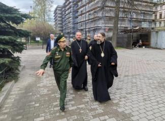Епископ Кронштадтский Вениамин посетил раненых в Военно-медицинской академии